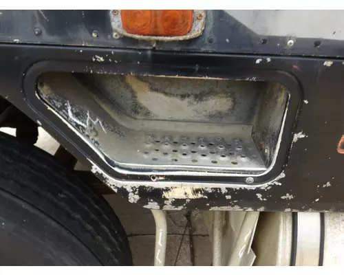 International 9670 Step (Fuel Tank, Fairing