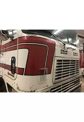 International 9700 Cowl