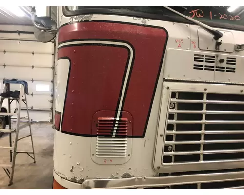 International 9700 Cowl