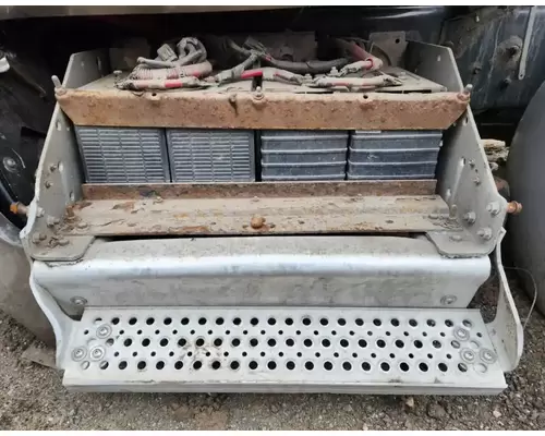 International 9900I Battery Box