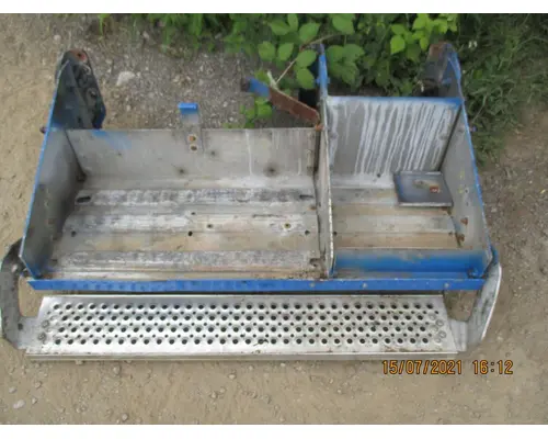 International 9900I Battery Box