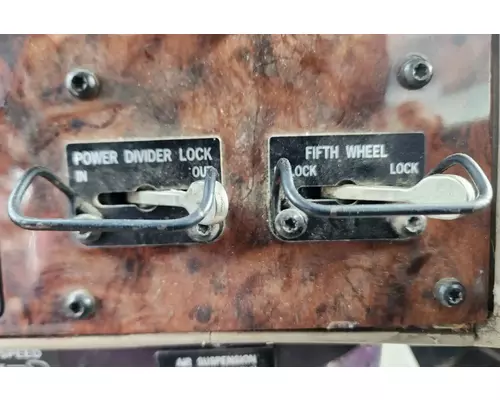 International 9900I Instrument Cluster