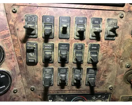 International 9900 Dash Assembly