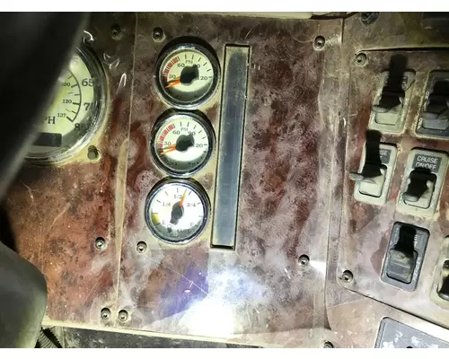 International 9900 Dash Assembly