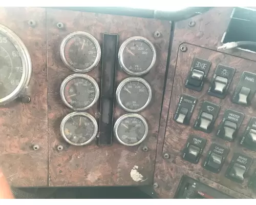 International 9900 Dash Assembly