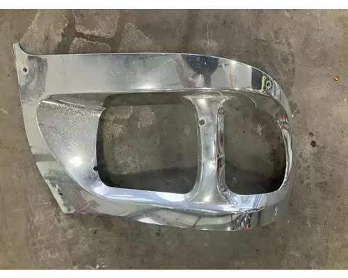 International 9900 Headlamp Assembly