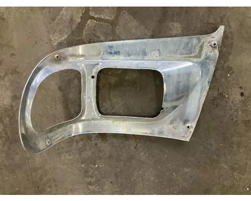 International 9900 Headlamp Assembly