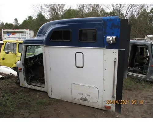 Cab International 9900I Dixie Truck Centre