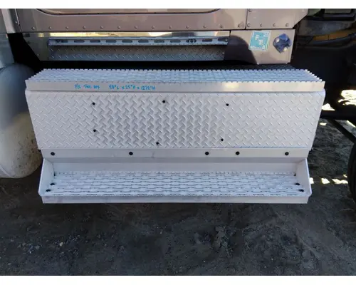 Tool Box INTERNATIONAL 9900I LKQ Heavy Truck Maryland