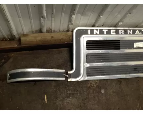 International CO1800 Grille