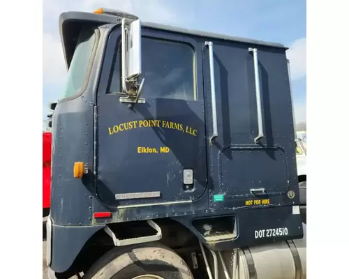 International COF-9670 Cab