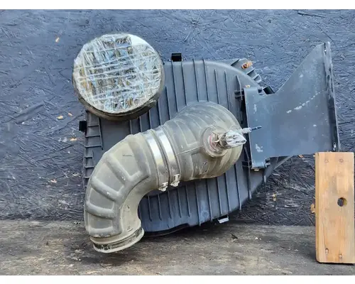 International CT660 Air Cleaner