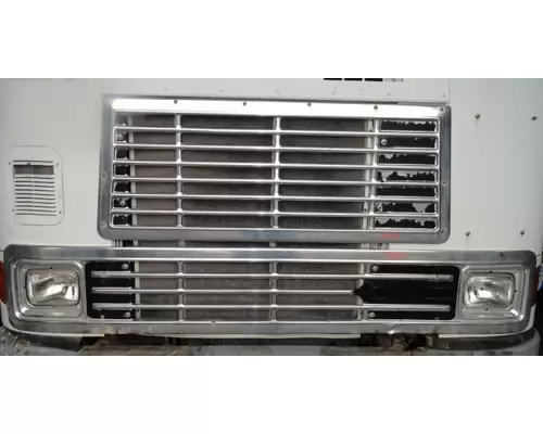 Grille INTERNATIONAL COF-9700 SBA Sam's Riverside Truck Parts Inc