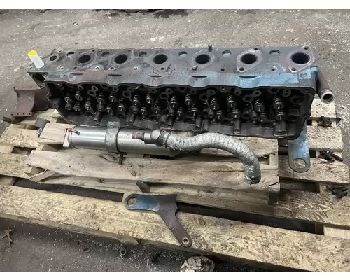 International DT 466BB Cylinder Head