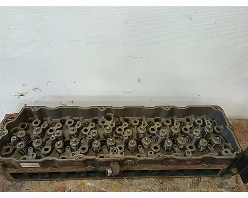 International DT 466E Cylinder Head