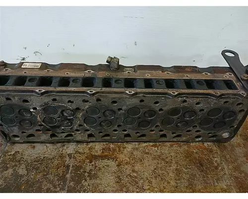 International DT 466E Cylinder Head