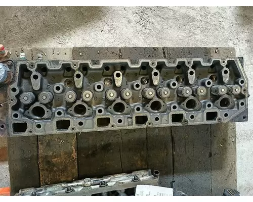 International DT 466E Cylinder Head