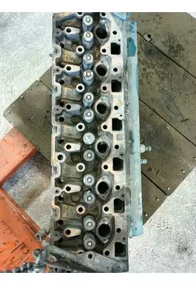 International DT 466E Cylinder Head