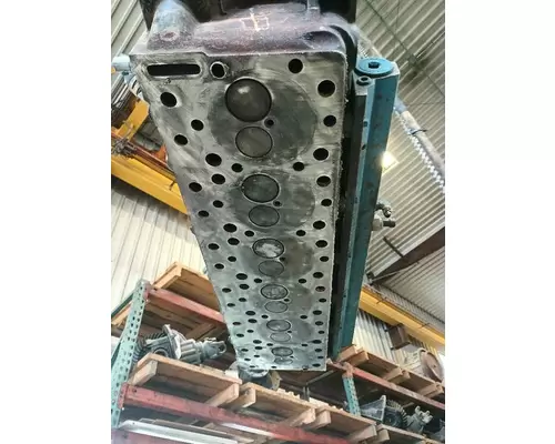 International DT 466E Cylinder Head