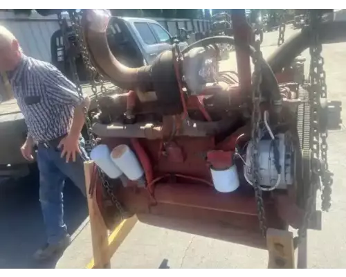 International DT466B Engine Assembly