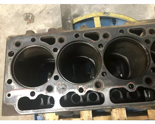 International DT466C Engine Block