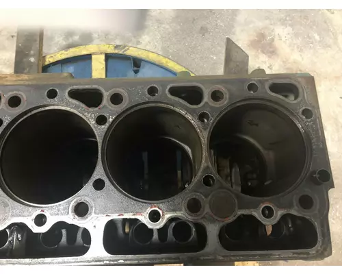 International DT466C Engine Block