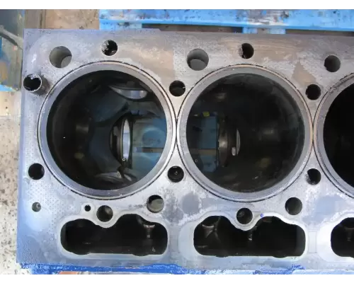 International DT466E Cylinder Block