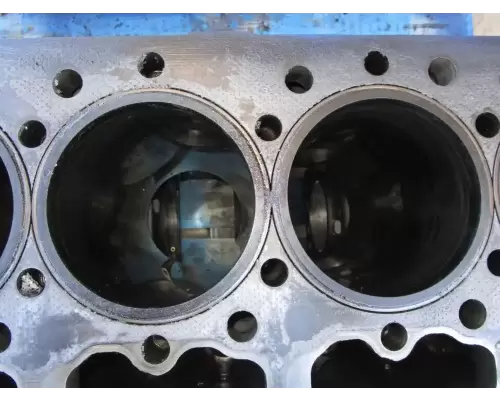 International DT466E Cylinder Block