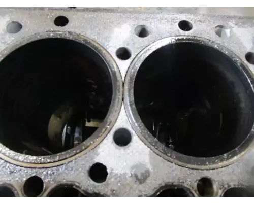 International DT466E Cylinder Block