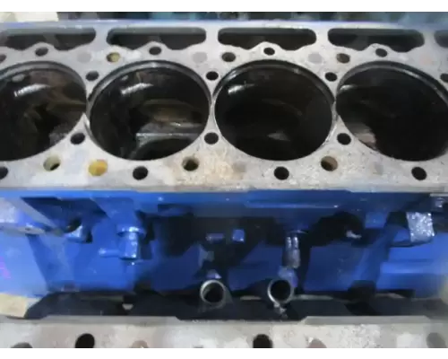 International DT466E Cylinder Block