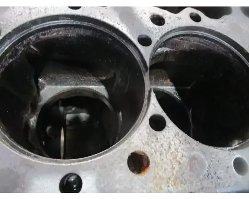 International DT466E Cylinder Block