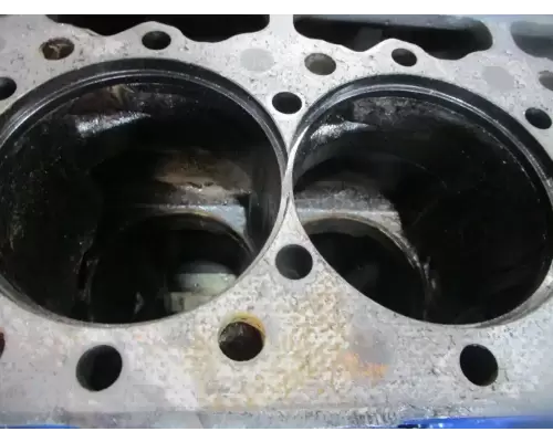 International DT466E Cylinder Block