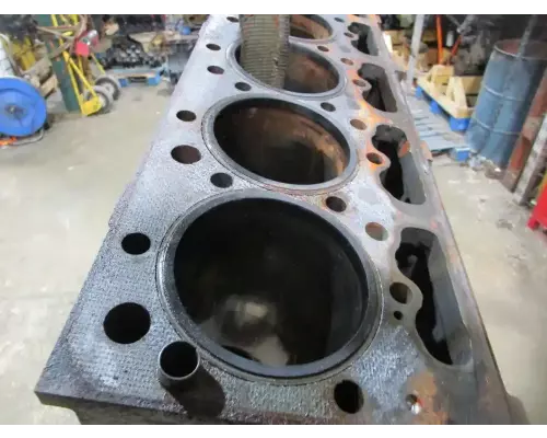 International DT466E Cylinder Block