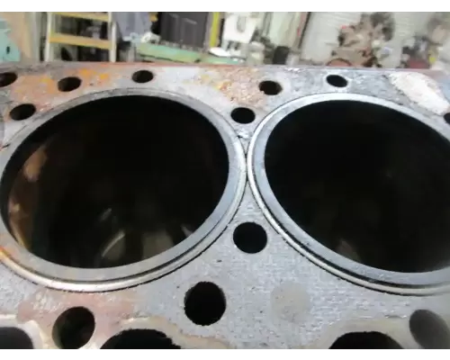 International DT466E Cylinder Block