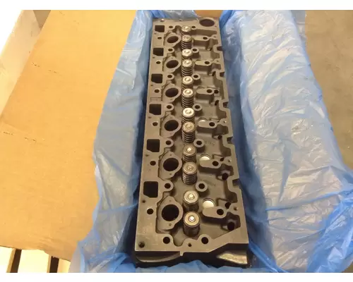 International DT466E Engine Head Assembly