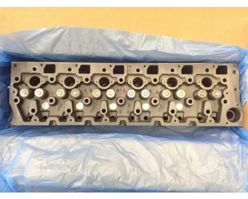 International DT466E Engine Head Assembly