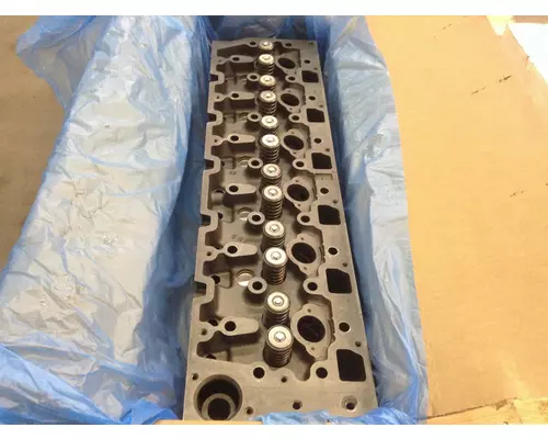 International DT466E Engine Head Assembly