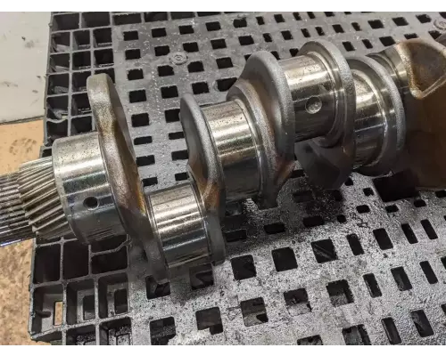 International DT466 Crankshaft