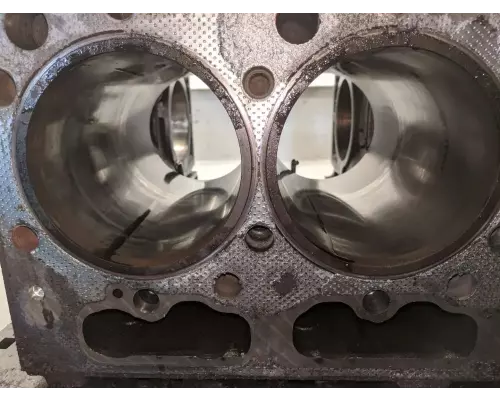 International DT466 Cylinder Block