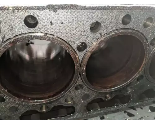 International DT466 Cylinder Block