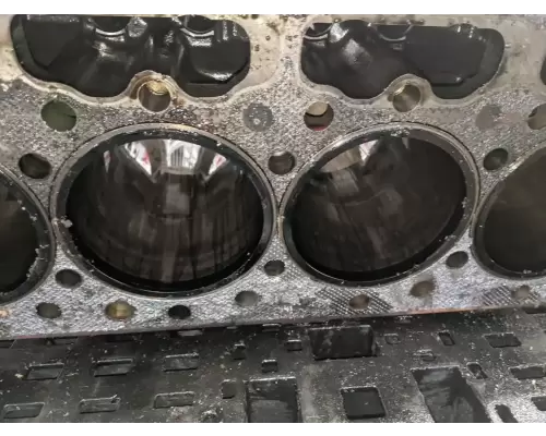 International DT466 Cylinder Block