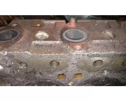 International DT466 Cylinder Head