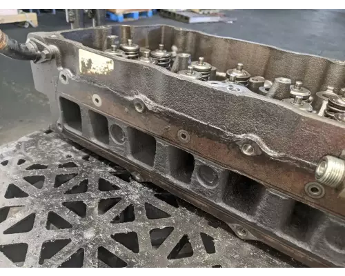 International DT466 Cylinder Head