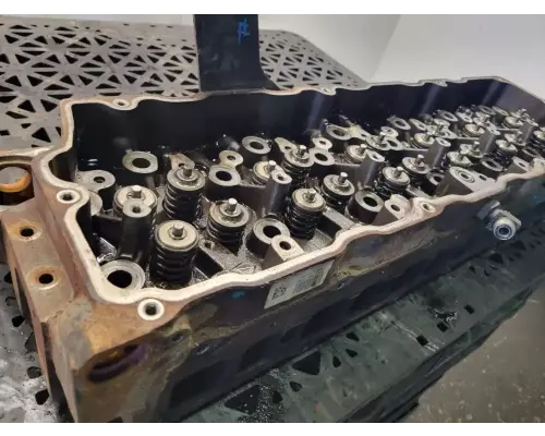 International DT466 Cylinder Head