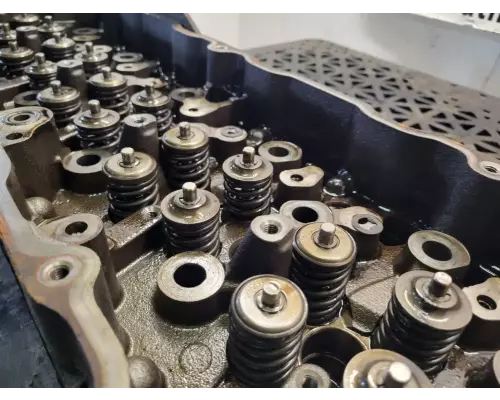 International DT466 Cylinder Head