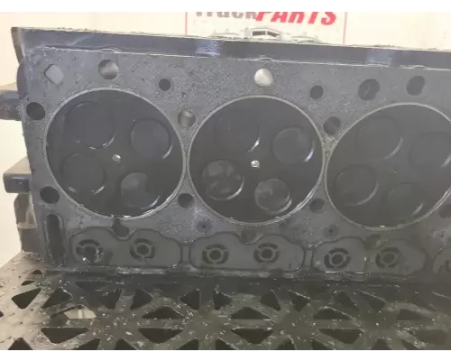 International DT466 Cylinder Head