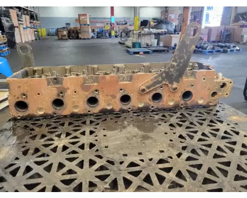 International DT466 Cylinder Head