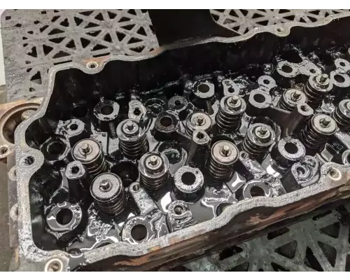 International DT466 Cylinder Head