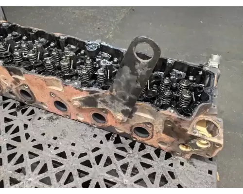 International DT466 Cylinder Head