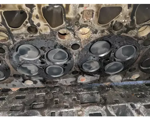 International DT466 Cylinder Head